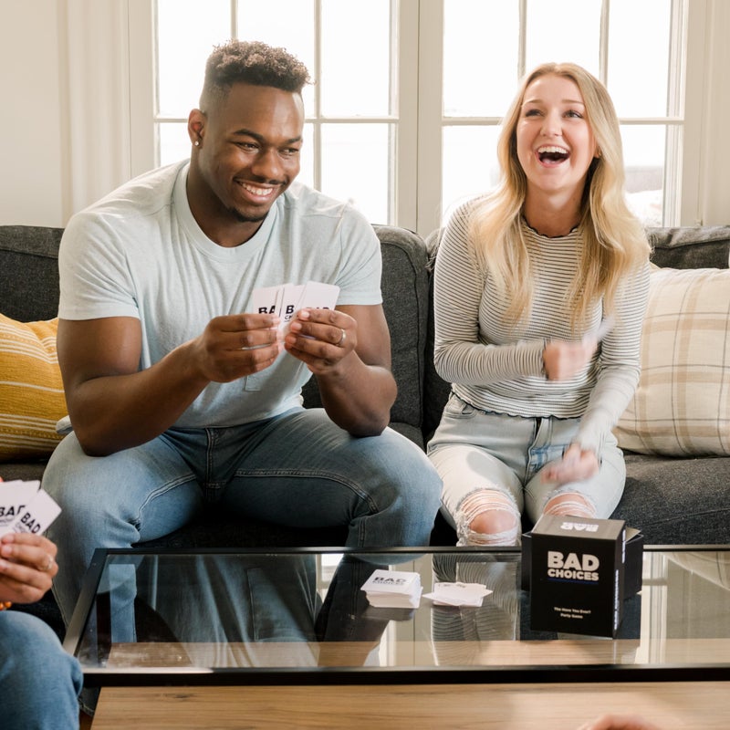 BAD CHOICES لعبة BAD CHOICES - لعبة هل سبق لك؟ - لعبة بطاقات مضحكة للبالغين لحفلات الفيل الأبيض، هدايا الجوارب وليالي ألعاب الطاولة مع أصدقائك - Image 4